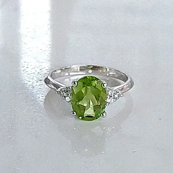FLASH SALE! 10Kt White Gold Peridot & Diamond Gold Ring - Picture 14 of 15